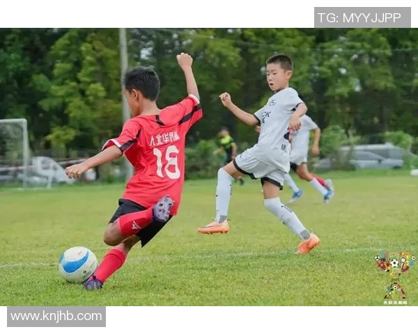 足球场上的小球星风采集锦展现少年足球天赋与激情